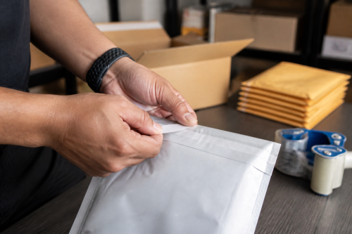 How Shipping Mailers Help Subscription Brands Balance Cost and First Impressions